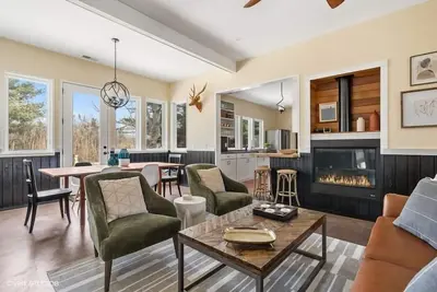 Image de Juniper Presents: Cozy Bungalow w\/ Ev Charger and Hot Tub, Near Beaches