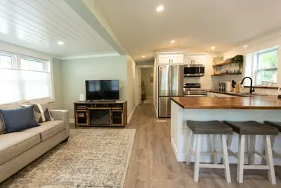 Image de The Sour Granny @ Backyard Apple Cottages