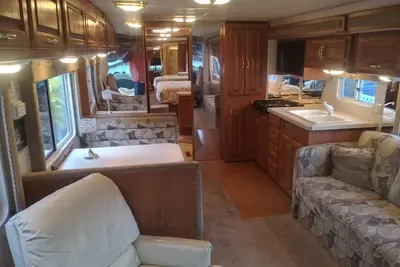 Image de 35 ft motorhome 100 steps to beach on intercoastal waterway sleeps 4