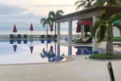 Image de Breathtaking ocean view and relaxing heated pools!