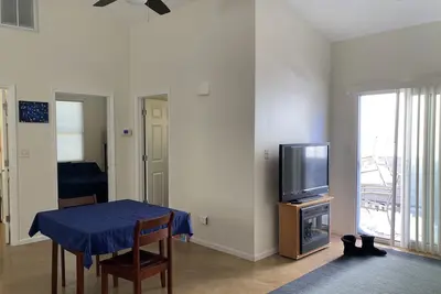 Image de Cozy sleeping spot just 1 mile from downtown! Only a 5 minute drive to Mizzou :)