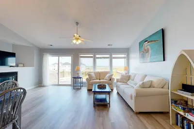 Image de Gorgeous renovated townhome. Easy beach access - linens & beach gear included