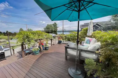Image de 3bd w/ Lake Views and Chef's Kitchen