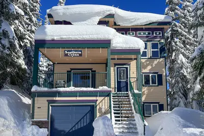 Image de Affordable 3 Bedroom House - Private Hot Tub, Laundry, Bbq, bike storage, garage