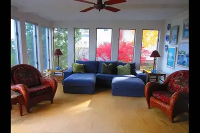 Image de Waterfront Historic Wickford Village Home!