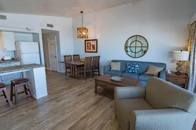 Image de Oceanfront Family Haven: Steps from Sand, Pools & Local Charm!