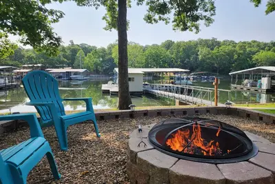 Image de Perfect Lakefront Family Getaway. Fire Pit, Kayaks, Fishing, No Wake Cove.