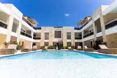 Private & beautiful 22 Br Oasis, steps from the beach