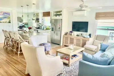 Beautiful, Quintessential Laguna Beach Cottage