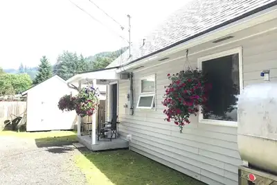 Image de 2 bedroom house in beautiful Juneau, Alaska! Near glacier, and close to airport.