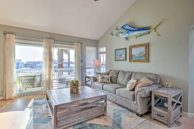 Image de Pool & Fishing Pier: Beachy Rockport Condo