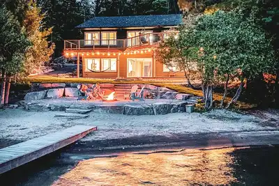 Image de Beach Waterfront Home, Large Decks, sunset views, chefs kitchen, family friendly