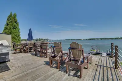 Image de Lakefront Home w/ Rooftop Deck, Grill, Games!