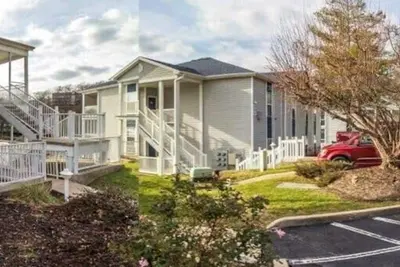 Image de Pool | WiFi | Lake Front| Sleeps 6 | Mm 13 (632ab)