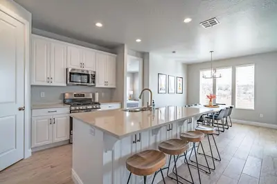 Image de Paseos Place: Spacious new 5br near Zion Ntnl Park.