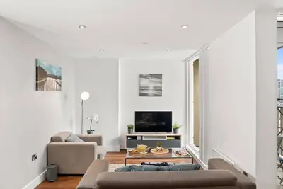 Image de Modern 2-Bed Apartment with Large Balcony