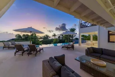 Estate with 8 bedrooms featuring a beautiful uninterrupted view along the West C