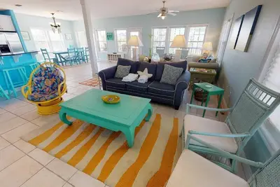 Image de Lowest priced home in Seagrass 350 steps to Gulf with community pool access