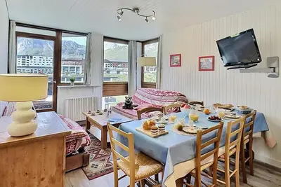 Image de 100m du centre station, 2ème étage, balcon, télévision, casier à ski, 65m², Tignes