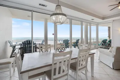 Image de Beach Front Luxury with Stunning Views at La Playa 102