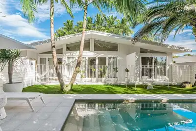Image de The Chalet - designer 3 Br retreat with pool
