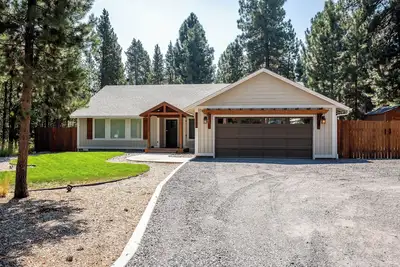 Jaci97-Updated Home, Huge Backyard