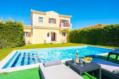 Villa Europe Thia - Trois Chambres Villa, Couchages 7