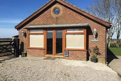 Image de A quiet and secluded self contained bungalow situated rurally.