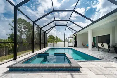 Image de Tropical Oasis with saltwater pool & hot tub on a canal 8 miles from beaches