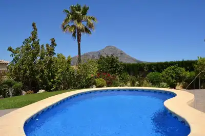 Villa Zayas, villa with garden and independent pool