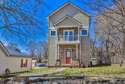 Image de Quiet, Clean & Secure 5bd/5ba Skinny House, Every Room Has a Private Bathroom!