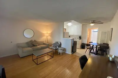 Image de 2nd st. Beach Apartment.