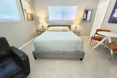Image de Private and Spacious Studio in great location