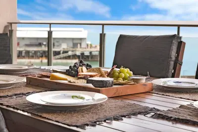 Image de Seaside Serenity: Ocean View ~ Balcony Dining