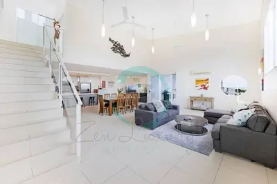 Image de Zen Luxury 2-Story Penthouse in Cbd Mindal Markets