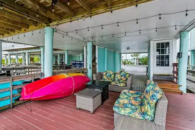 Image de My Forever Coconut! Dog Friendly on the water!