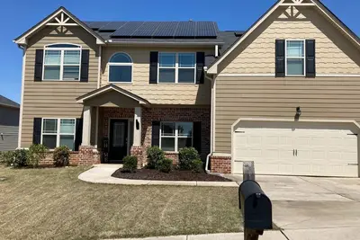 Image de 4 Bed/4 Full Bath Home Just 1 Exit from the Masters!