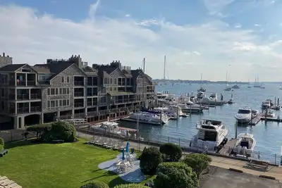 Image de Newport Harbor front Luxury Resort, Two Bedroom with indoor/outdoor pools