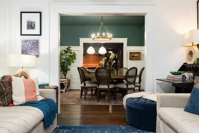 Beautiful Bungalow walking distance to Seawall and Pleasure Pier