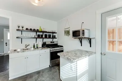 Image de Beautifully Designed & Cozy Home All to Yourself