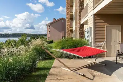 Image de Table Rock Lake Condo First Floor Walkout - 4 Bedrooms and Walk down to the Lake!