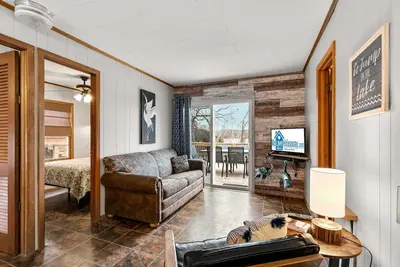 Image de Blue Heron Cabin - Bring Your Boat, Enjoy The Swim Dock, Kayaks, Pool, and Views! | 8