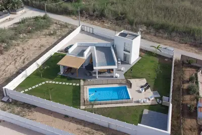 Charmante villa de style moderne à quelques pas de la mer
