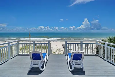 Image de Sounds of Summer: Gorgeous Beachfront 5 Bedroom Home- Sleeps 16, Pet Friendly!