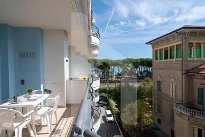 Image de Holiday RendeZ Vous 39 - Third floor apartment with side sea view
