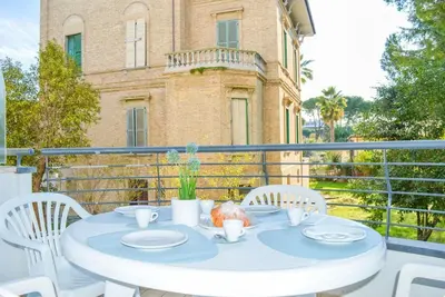 Image de Holiday Rendez Vous 40 - Third floor apartment with side sea view