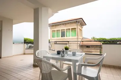 Image de Holiday Rendez Vous 41 - Third floor apartment with side sea view