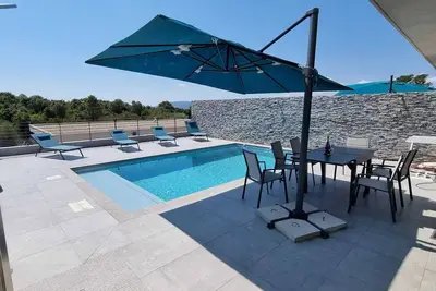 Image de Villa de standing avec piscine chauffée à 6 mn d la plage