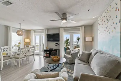 Image de Beach Is Just Yards Away! End Unit Facing The Gulf! ! Spotless!