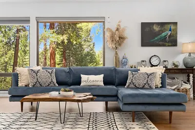 Image de Lux Retreat with Sauna, Game Rm, Bbq Grill, Deck Dining, Fire pit, Close to Lake